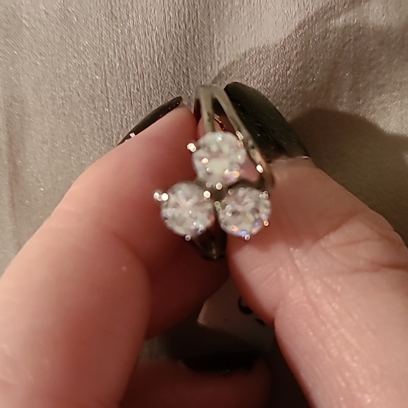 Three stone Cubic zirconia stainless steel ring - Picture 7 of 9